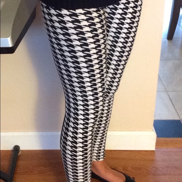 Super Soft Houndstooth Leggings NWT - Picture 3 of 3